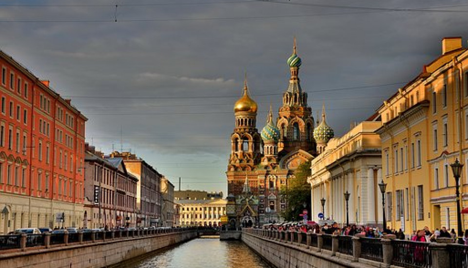 COMBINE MOSCOU SAINT PETERSBOURG